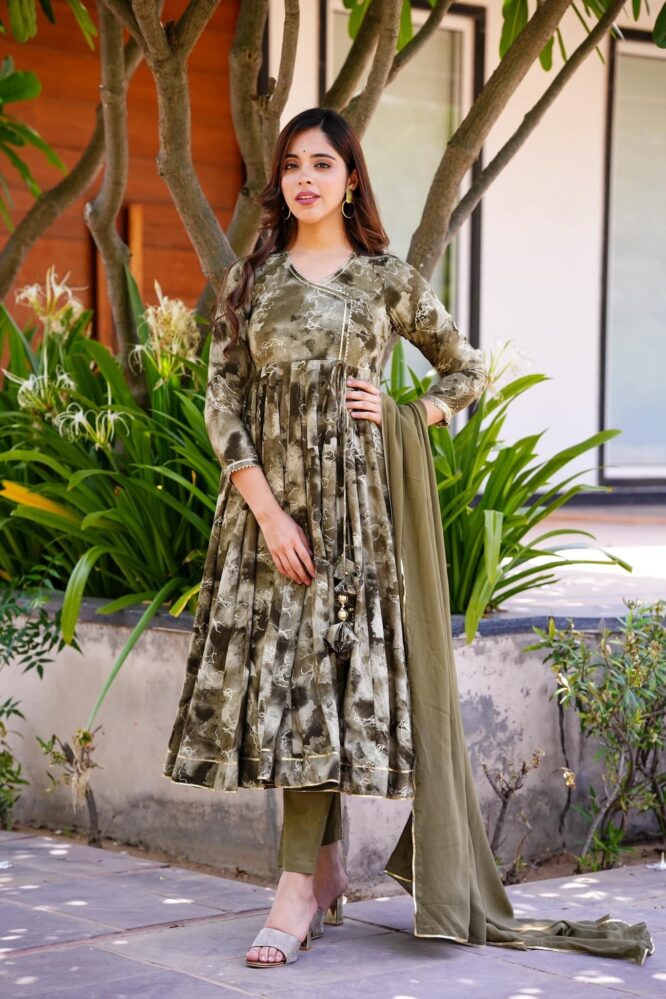 Eloriya Hetvi's Anarkali Suit Set - M | Eloriya India
