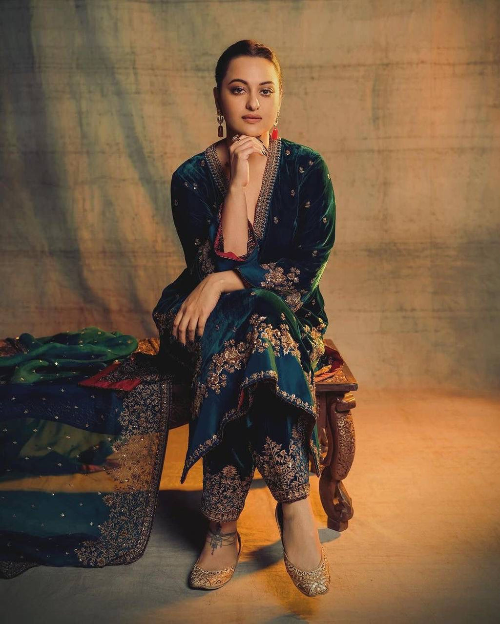 Eloriya Sonakshi's Velvet Royal Elegant Suit Set - S [36] | Eloriya India