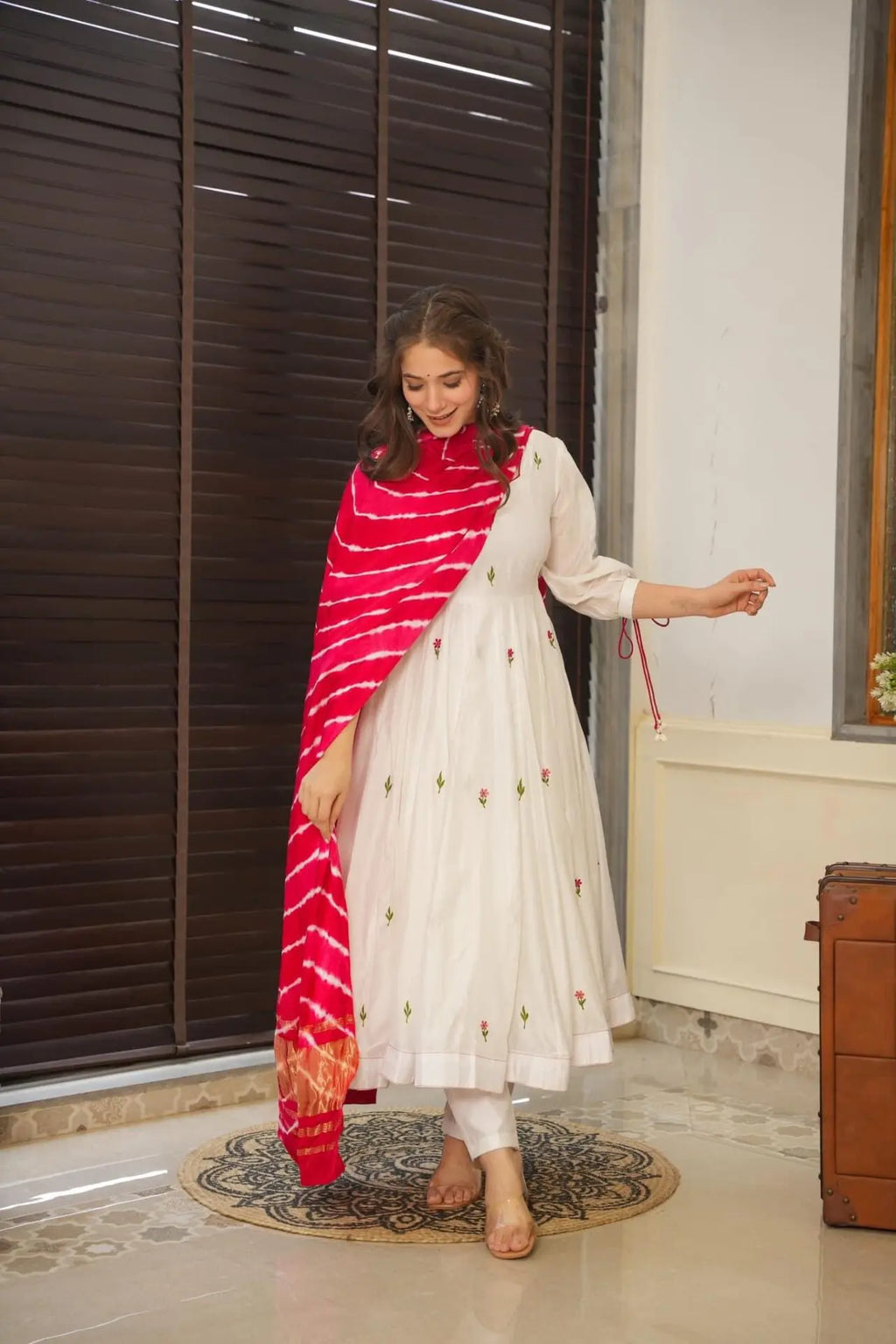 Eloriya Taniya's White Premium Quality Suit Set - S [36] | Eloriya India