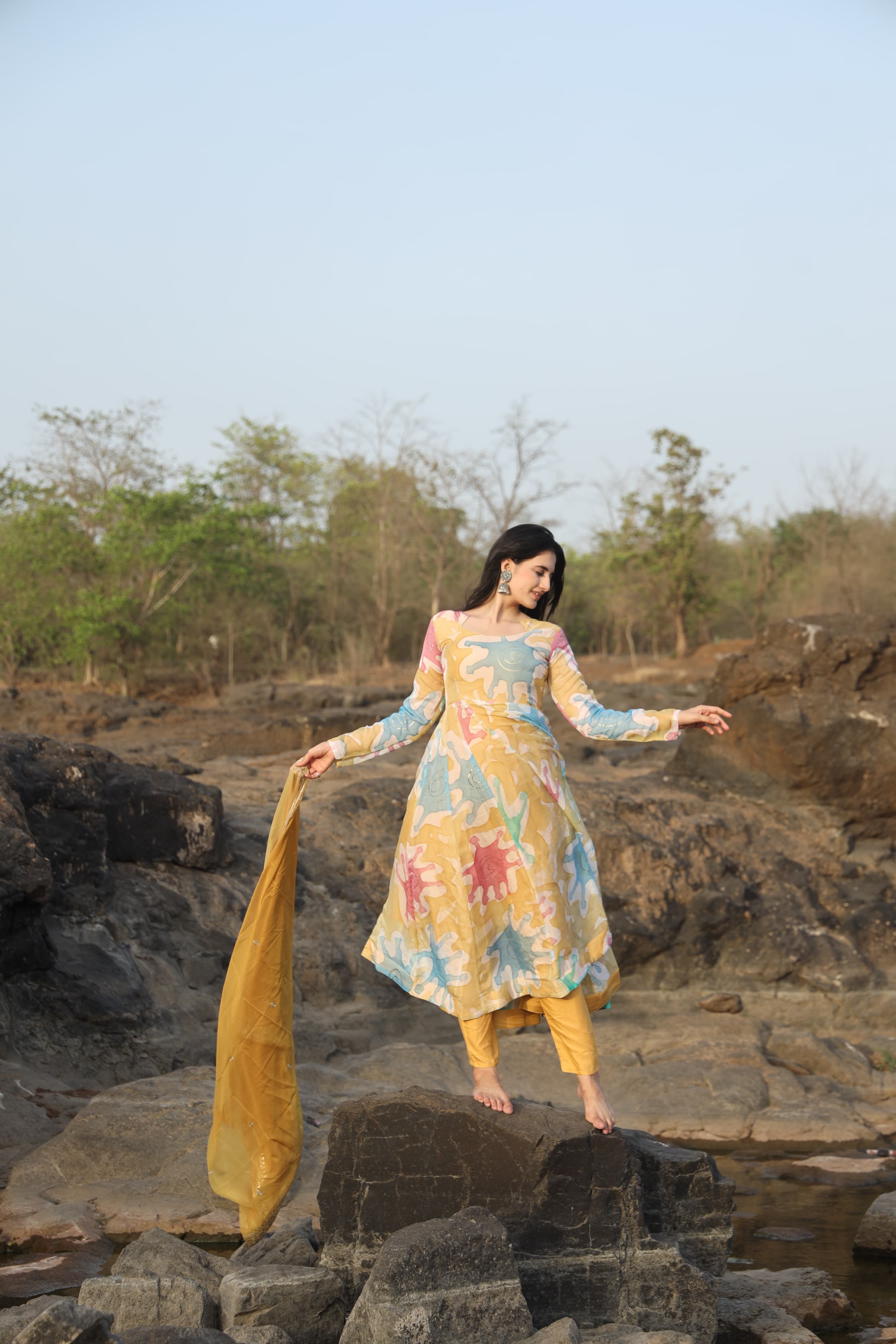 Eloriya Kajal's Multi Coloured Suit - L [40] | Eloriya India