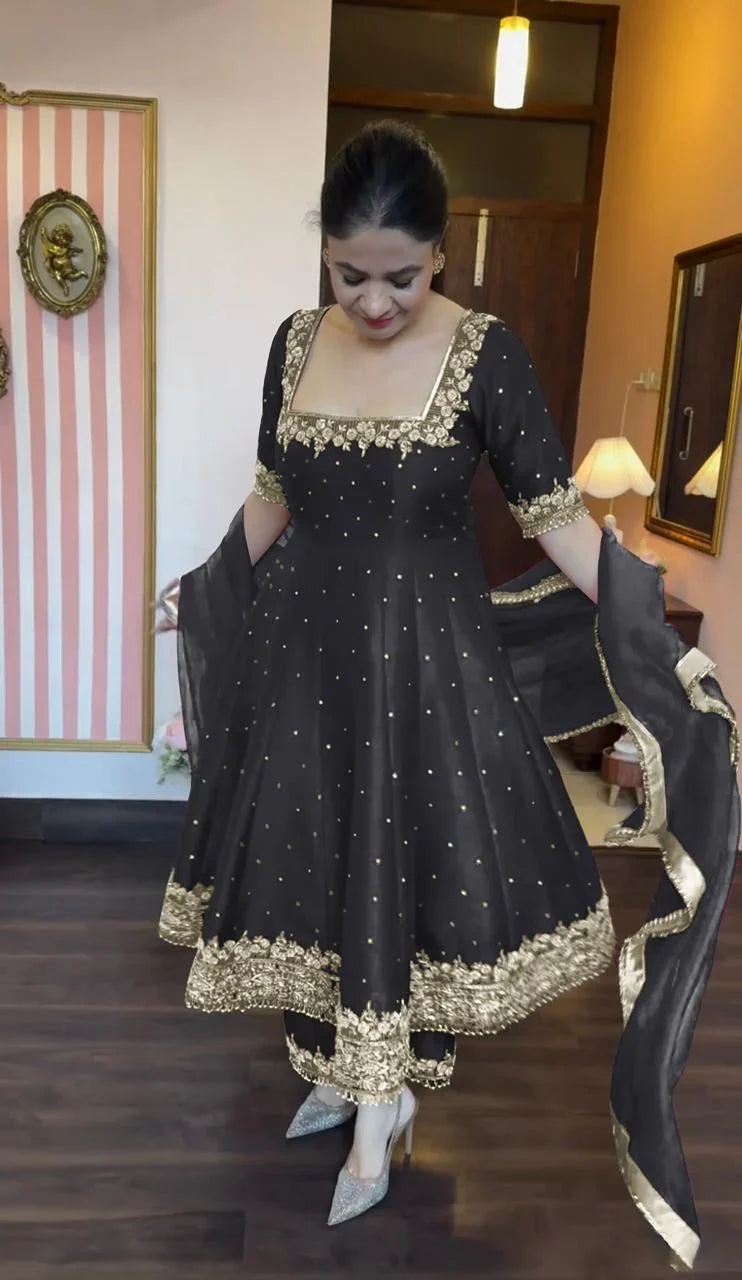 Eloriya Prachi's' Black Heavy Vichitra Royal Elegant Suit Set | Eloriya India