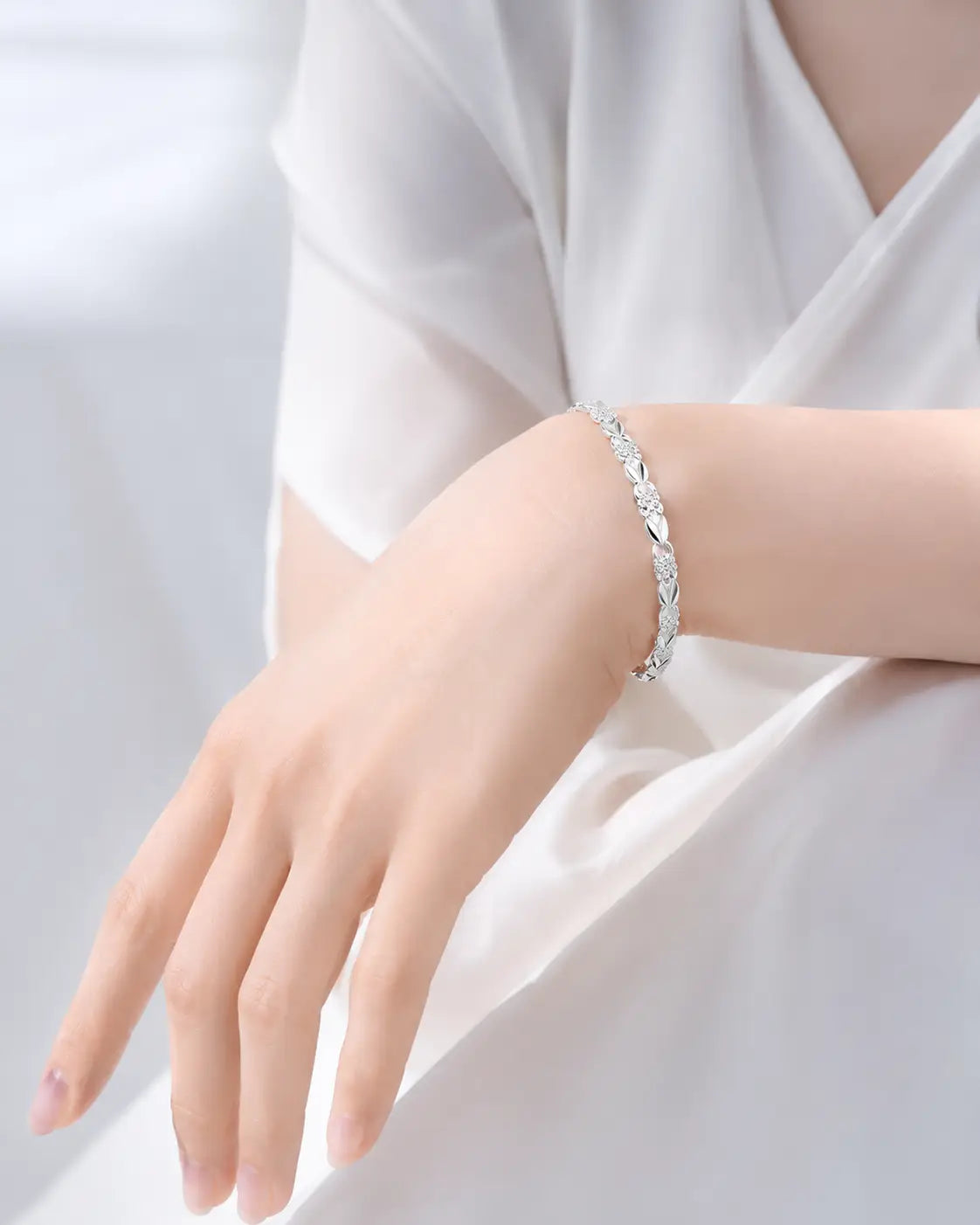 ELORIYA 925 Silver Bohemian Bracelet with Leaf Design & Adjustable Toggle Clasp