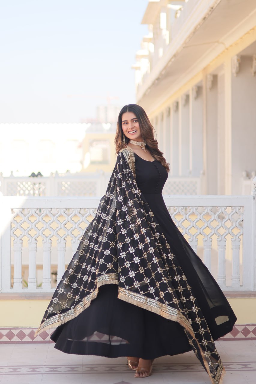 Eloriya Keshavi's Black Coloured Gown - XS [34] | Eloriya India