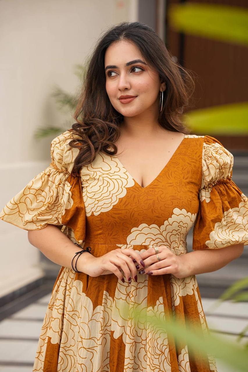 Eloriya Lavanya's Premium Designer Gown - L [40] | Eloriya India