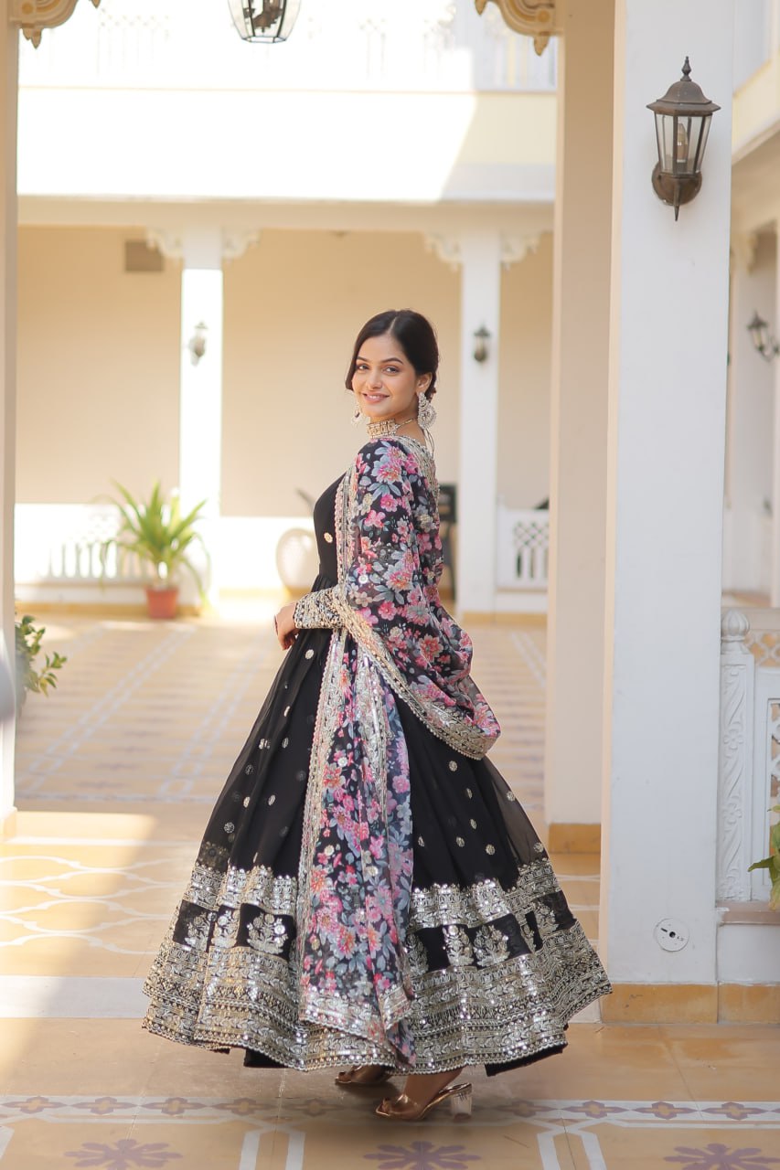 Eloriya Kavita's Designere Gown - L(40'') | Eloriya India